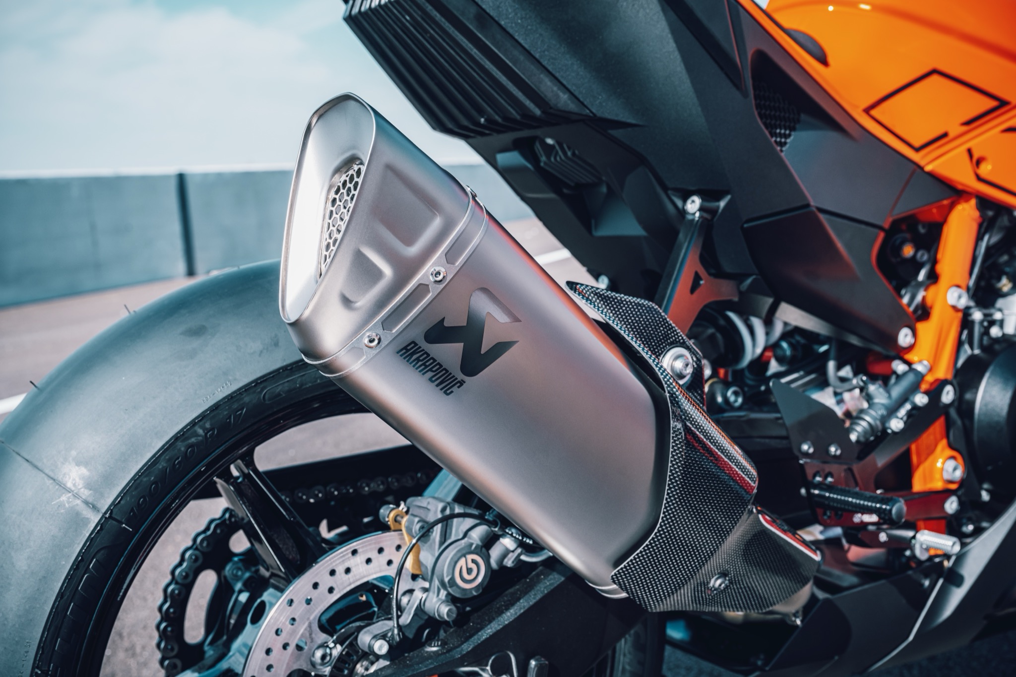 2026-KTM-990-RC-R-27