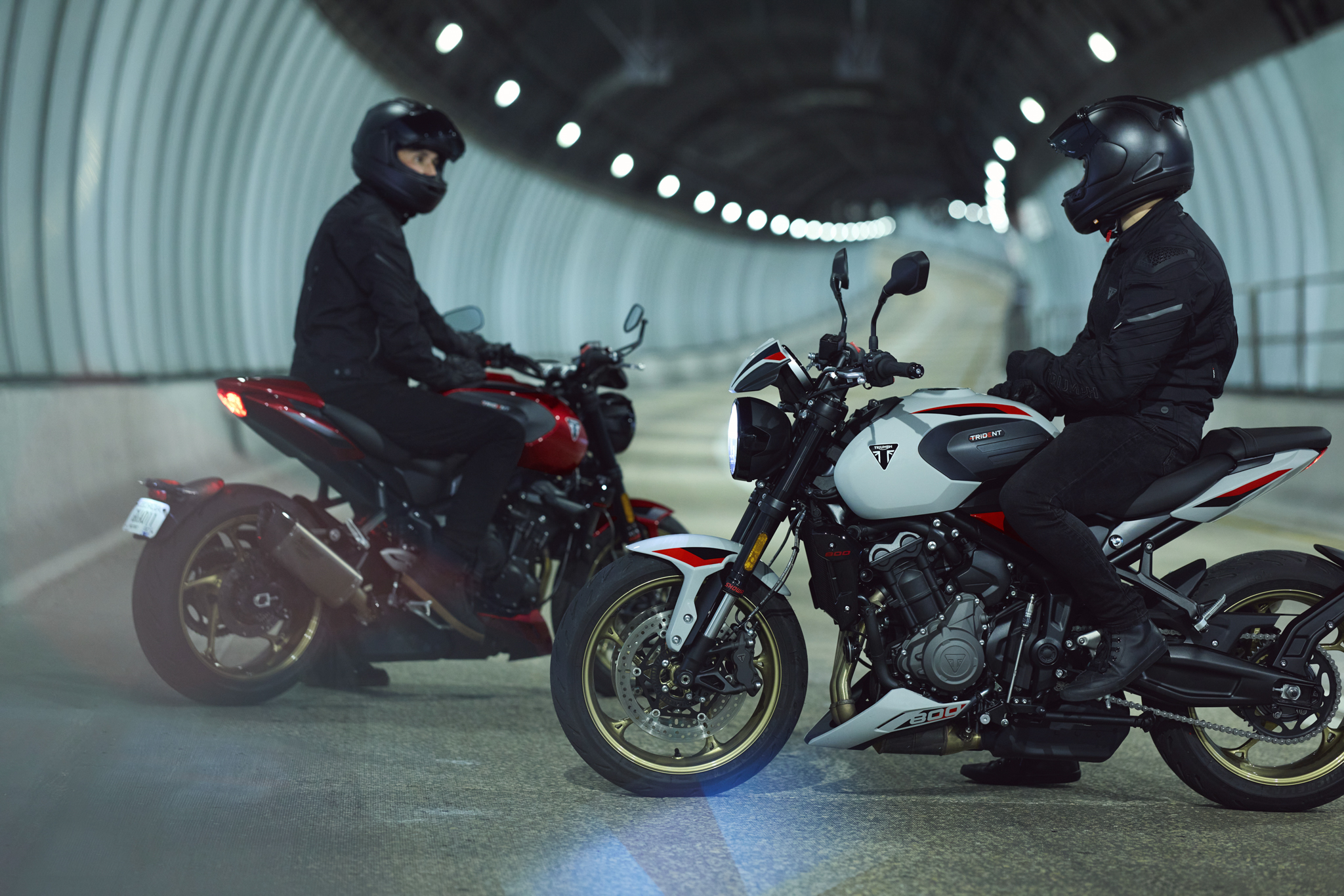 2026_Triumph_Trident_800-16