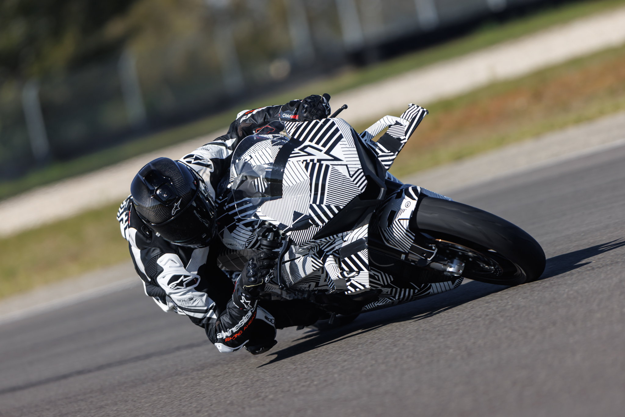 2026_CF_Moto-V4_SR-RR-2