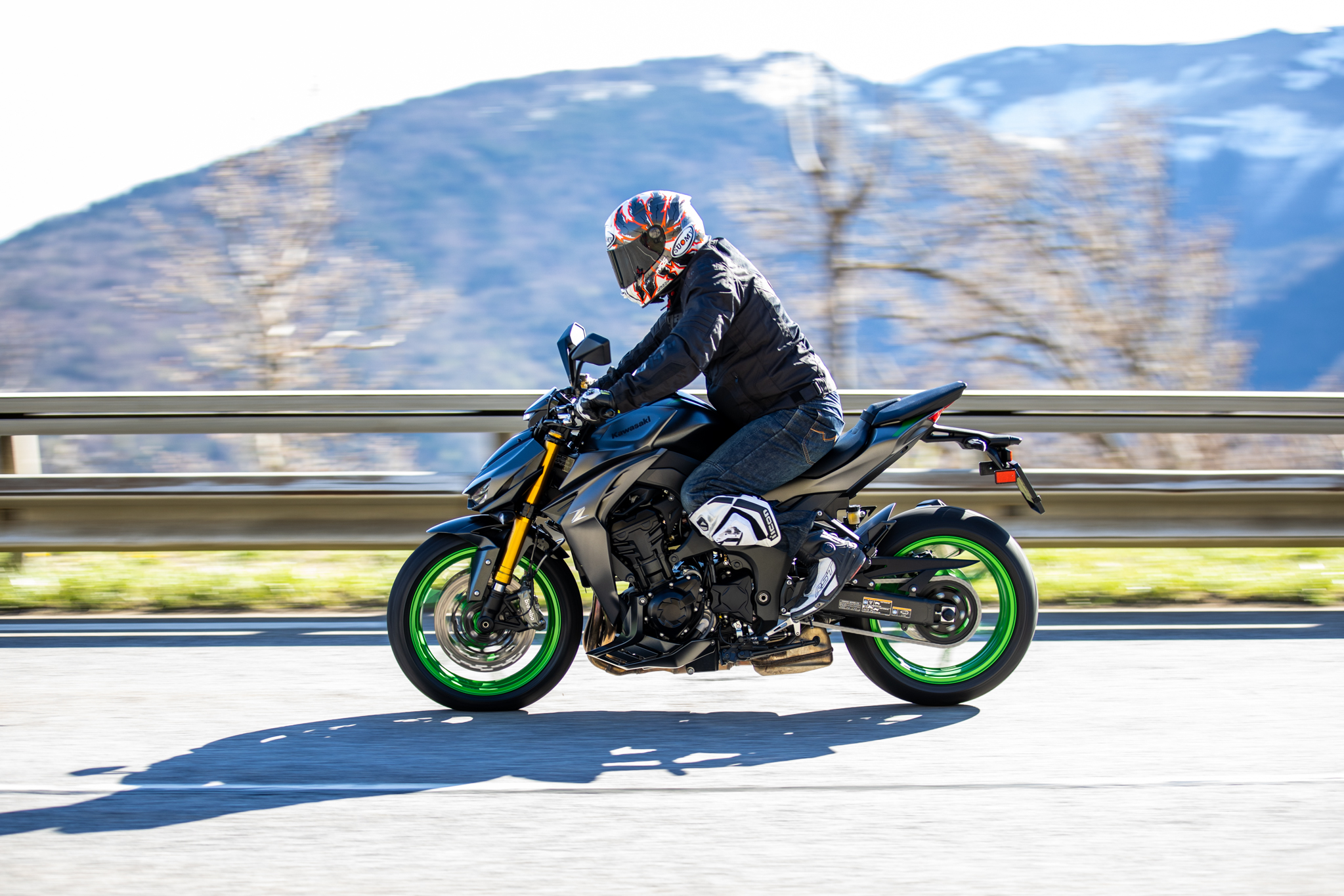 2026-Kawasaki-Z1100-SE-52