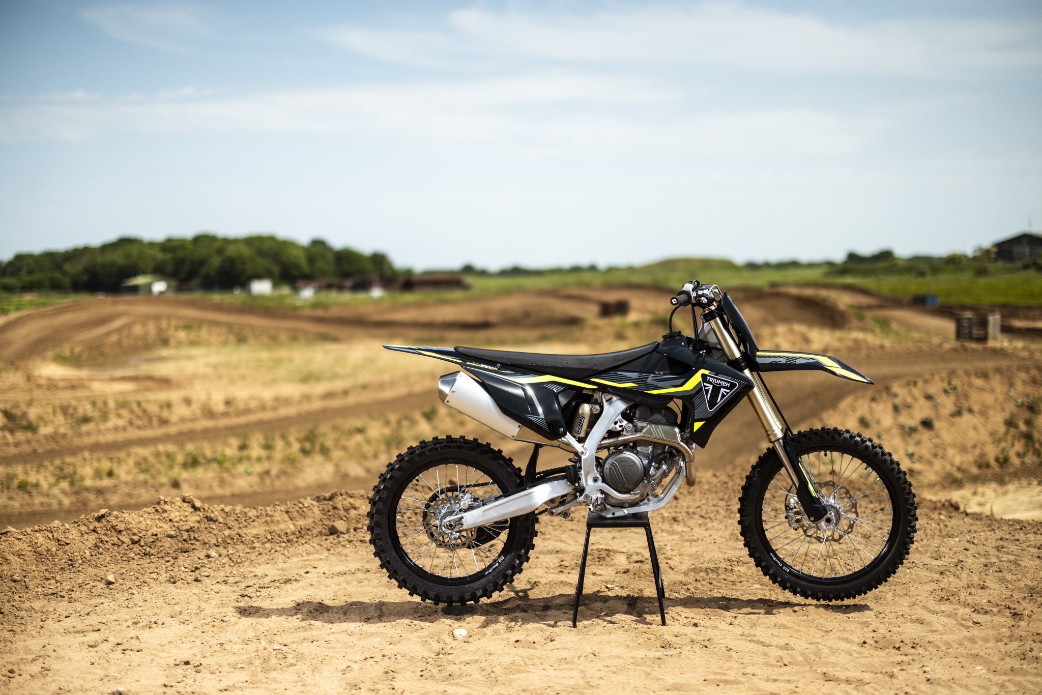 2027-Triumph-TF250X-1